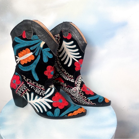 Julie Miles embroidered cowboy boot - Picture 2 of 11